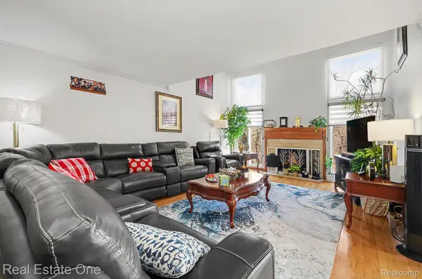 5505 Walnut CIR W, West Bloomfield Charter Township, MI 48322