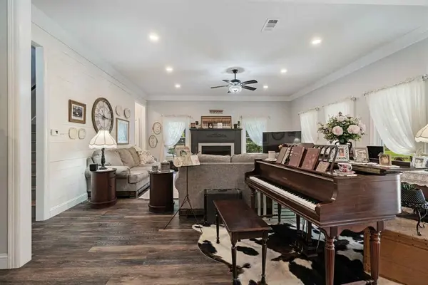 2205 County Road 44600, Blossom, TX 75416