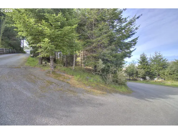 Seaview LN, Gold Beach, OR 97444
