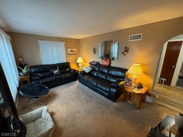 95 Elizabeth Pl, Totowa Boro, NJ 07512