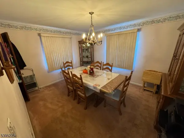 95 Elizabeth Pl, Totowa Boro, NJ 07512