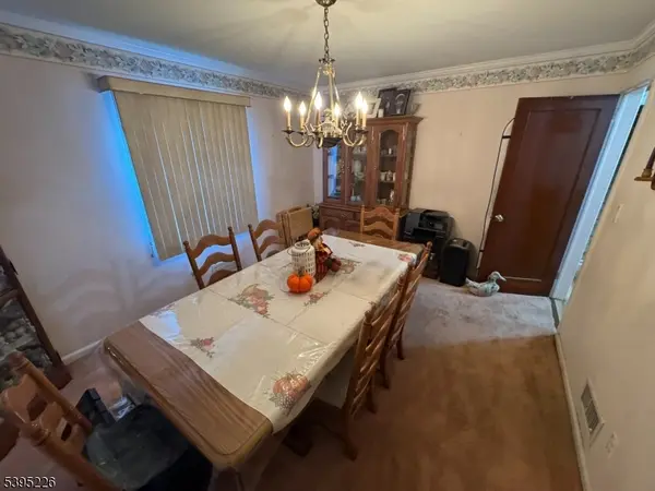 95 Elizabeth Pl, Totowa Boro, NJ 07512