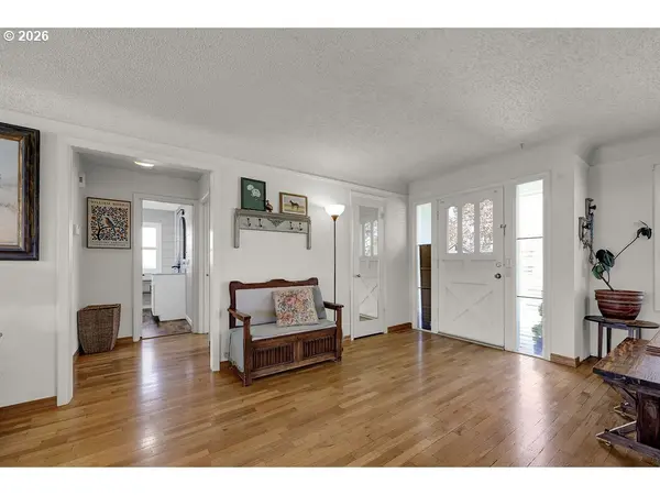 1355 JUNIPER ST, Junction City, OR 97448