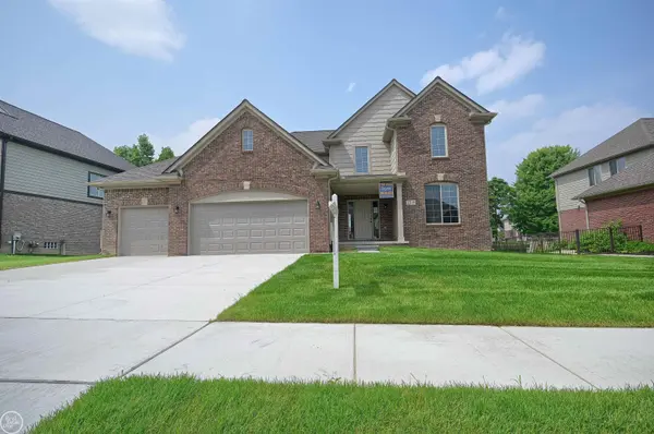 22119 Sturgeon River DR, Macomb Twp, MI 48044