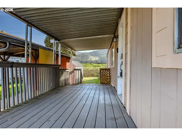 56 MANOR LOOP, Roseburg, OR 97471