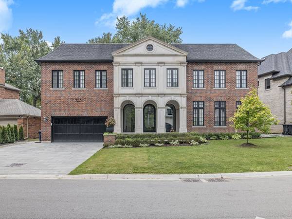 125 Sandringham DR, Toronto C04, ON M3H 1E2