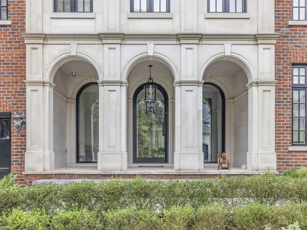 125 Sandringham DR, Toronto C04, ON M3H 1E2