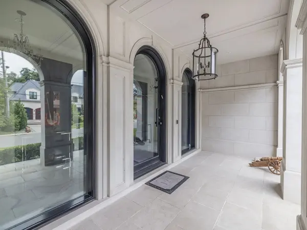 125 Sandringham DR, Toronto C04, ON M3H 1E2