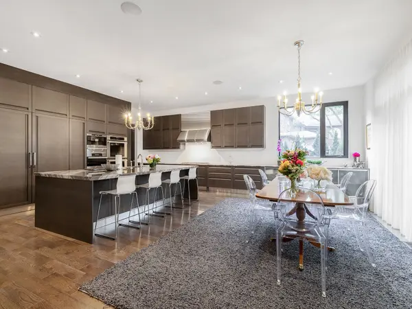 125 Sandringham DR, Toronto C04, ON M3H 1E2