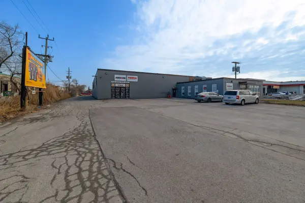 2355 Cawthra RD, Mississauga, ON L5A 2W7