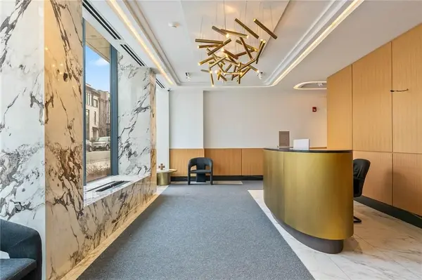 123 Maurice DR #201, Oakville, ON L6K 2W6