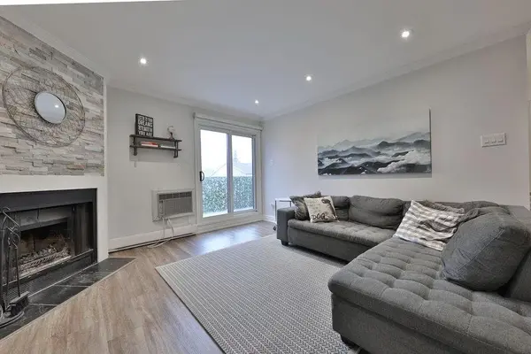 1498 Pilgrims WAY #234, Oakville, ON L6M 3G9