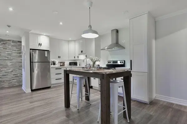 1498 Pilgrims WAY #234, Oakville, ON L6M 3G9