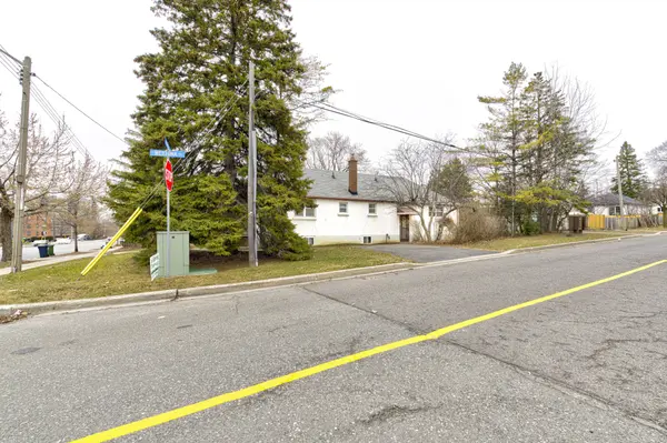 21 Dixon RD, Toronto W09, ON M9P 2K9