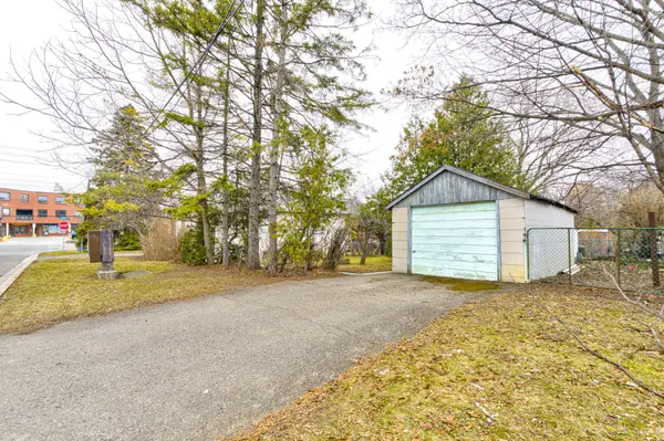 21 Dixon RD, Toronto W09, ON M9P 2K9