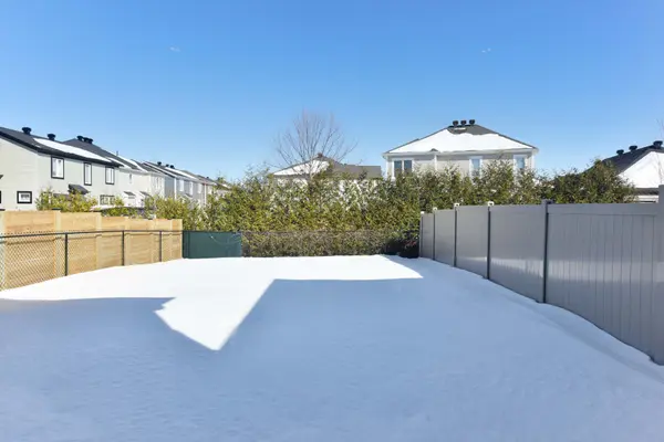 598 MALAHAT WAY, Kanata, ON K2V 0J7