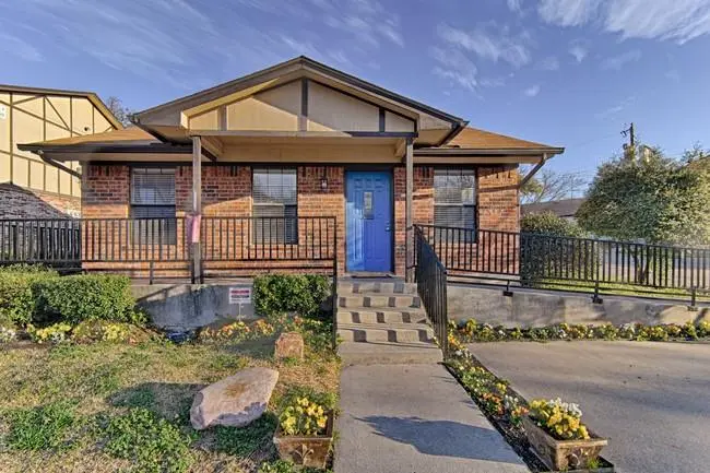 820 Southeast Parkway, Azle, TX 76020