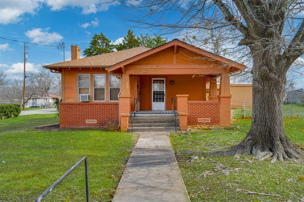 1101 S Locust Street, Clarksville, TX 75426