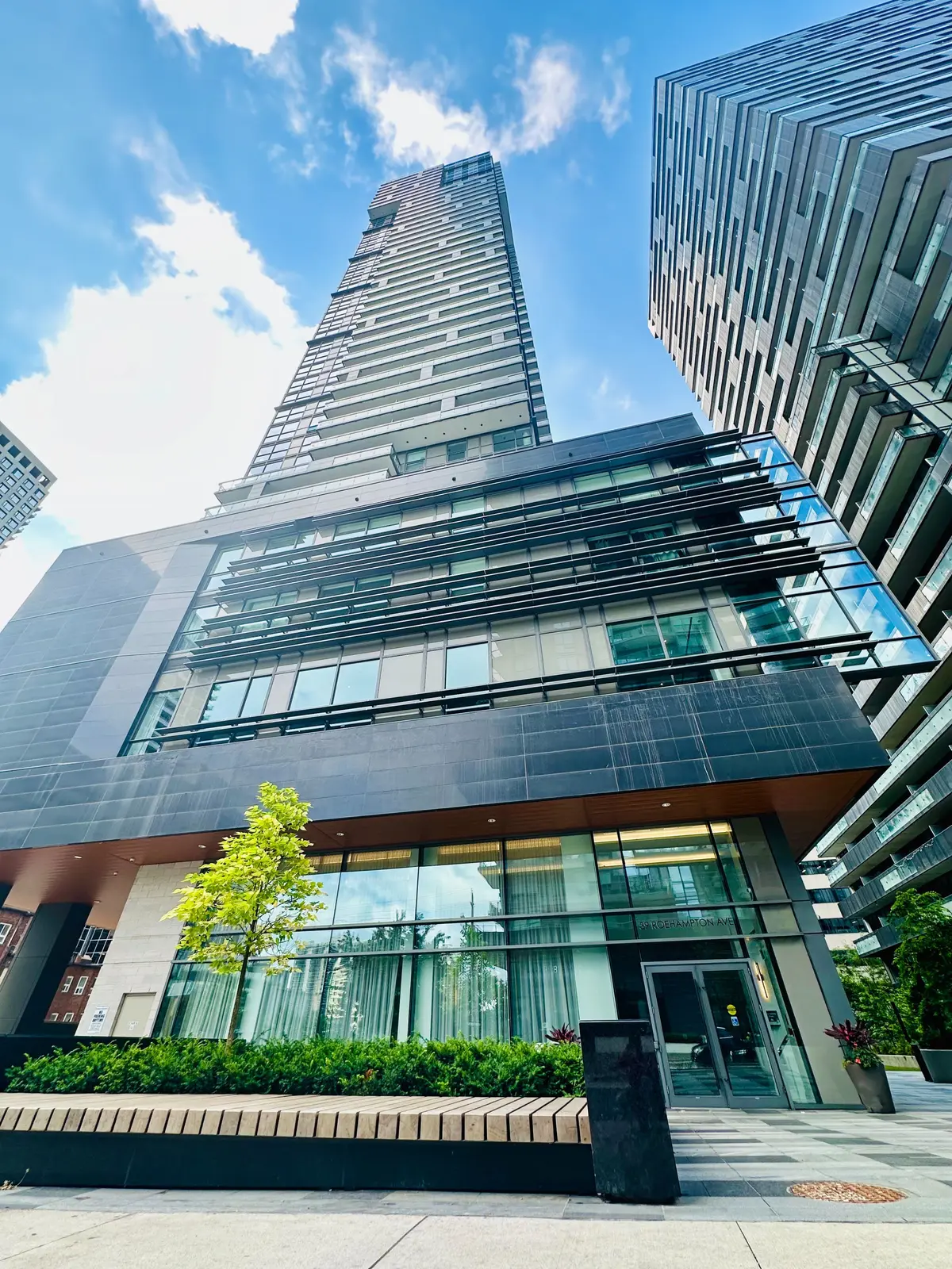 39 Roehampton AVE #2401, Toronto C10, ON M4P 0G1