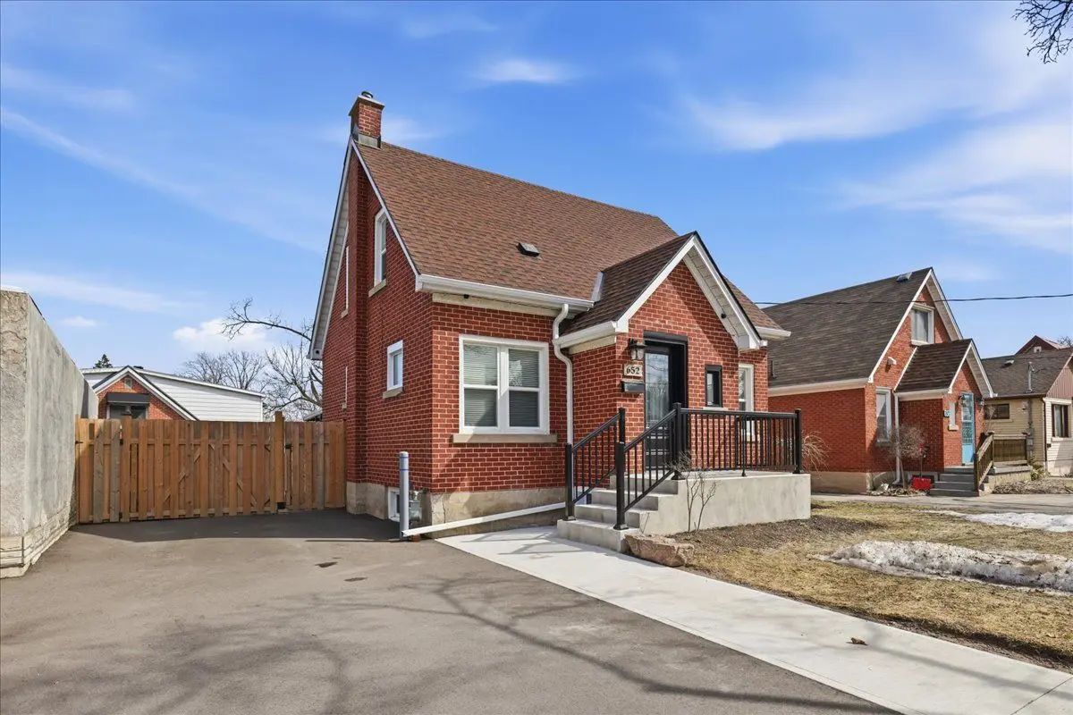 652 Weber ST E, Kitchener, ON N2H 1H2