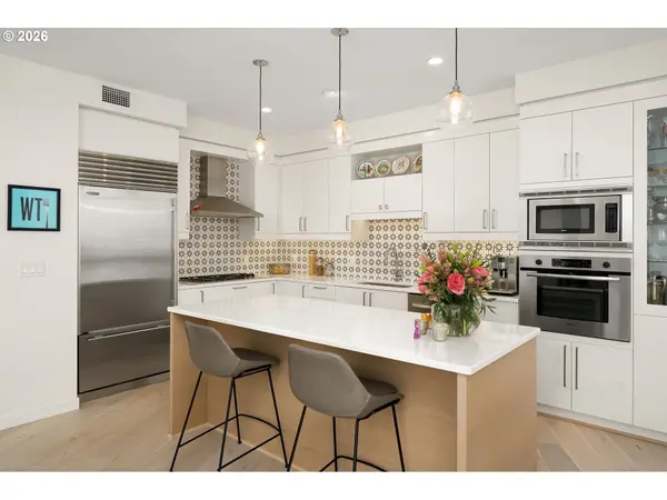 2351 NW WESTOVER RD ##702, Portland, OR 97210