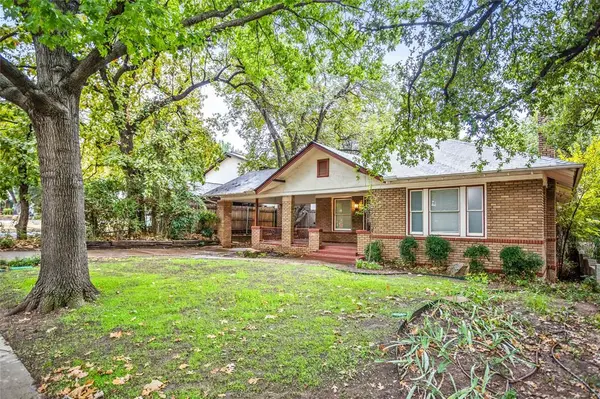 2303 Mistletoe Drive, Fort Worth, TX 76110