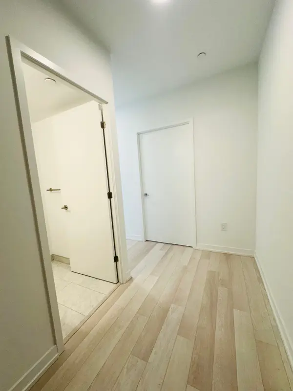 39 Roehampton AVE #2401, Toronto C10, ON M4P 0G1