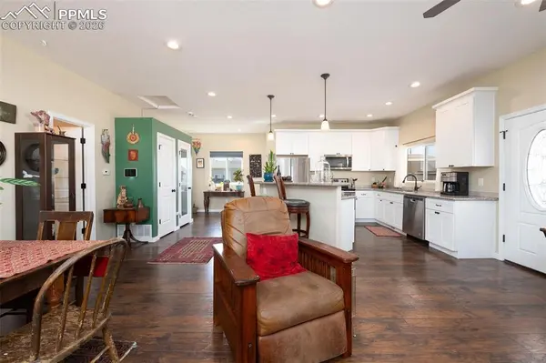 627 E Hills RD, Colorado Springs, CO 80909