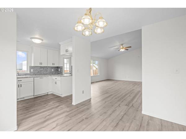 1667 WENDY ST NE, Salem, OR 97305