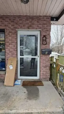 677 Marksbury RD #6, Pickering, ON L1W 2T3