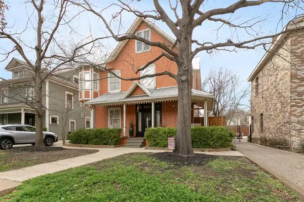 327 S Edgefield Avenue, Dallas, TX 75208