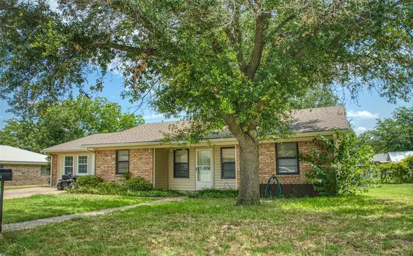 914 S Avenue N, Clifton, TX 76634