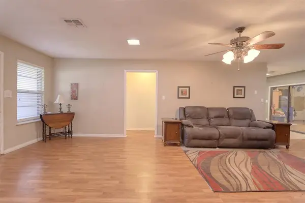 914 S Avenue N, Clifton, TX 76634