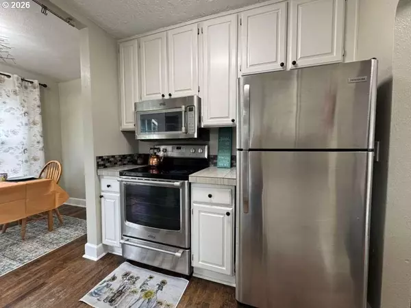 Gresham, OR 97080,415 SE ROBERTS AVE