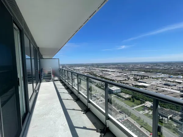 950 Portage Pkwy #5706, Vaughan, ON L4K 0J7