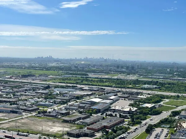 950 Portage Pkwy #5706, Vaughan, ON L4K 0J7