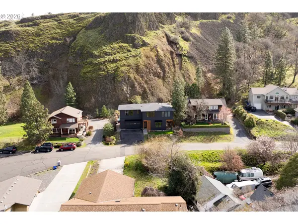 106 CHERRY HILL DR, Mosier, OR 97040