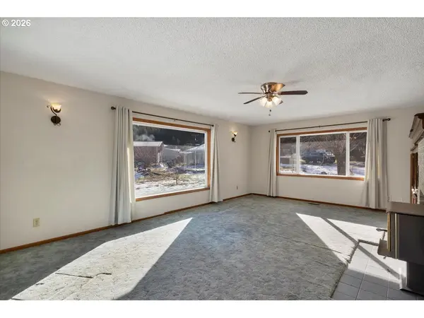 538 MOUNTAIN AVE, Idanha, OR 97350