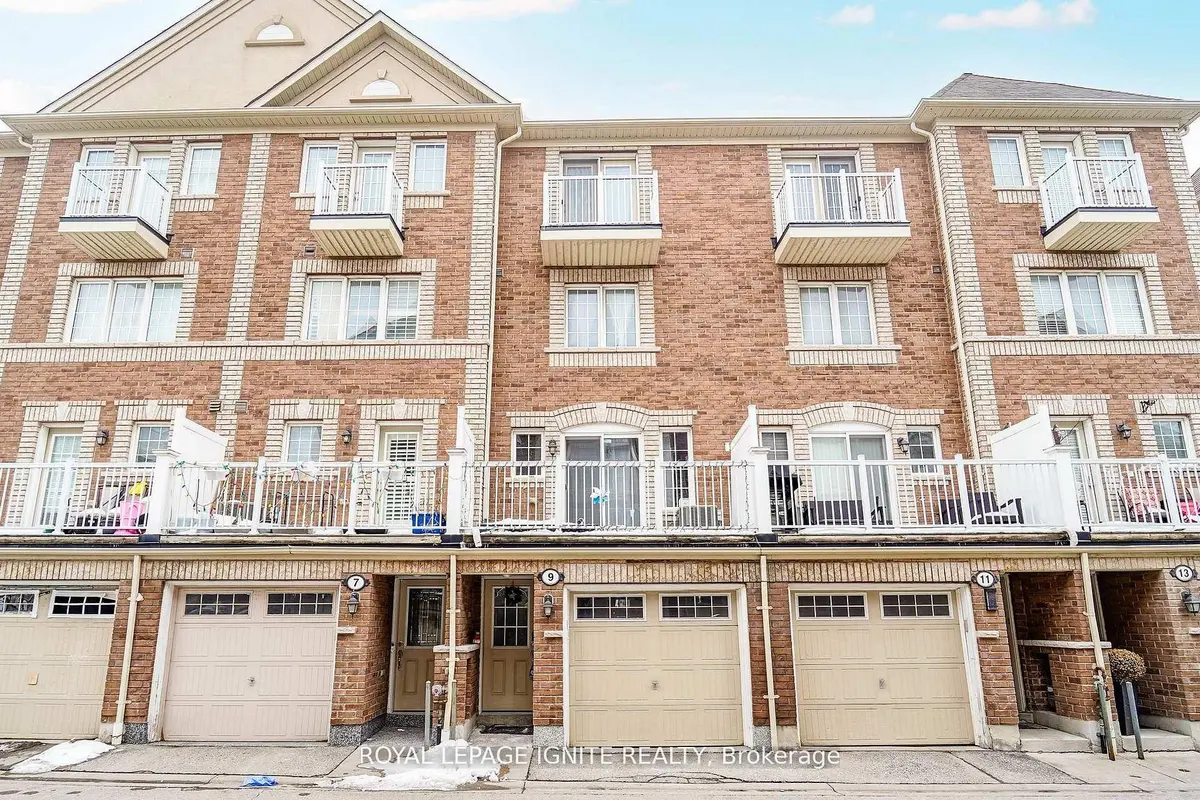 9 Cooperage LN, Ajax, ON L1S 0E8