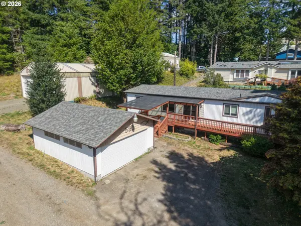 590 KINGS AVE, Lakeside, OR 97449