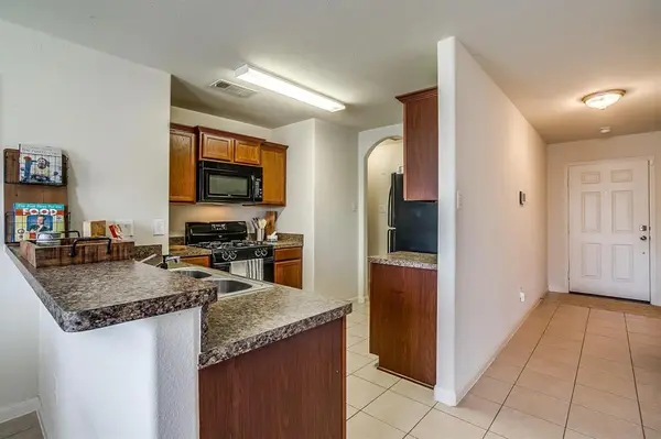 605 Hidden Dale Drive, Fort Worth, TX 76140