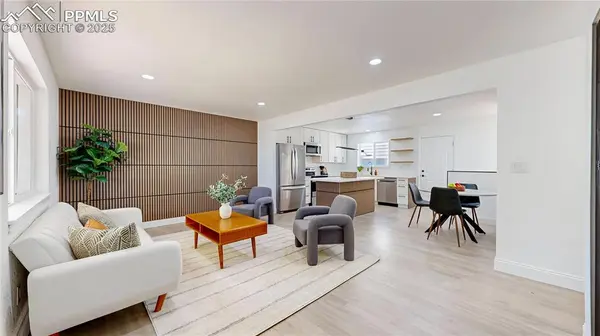 367 S Queen CIR, Lakewood, CO 80226