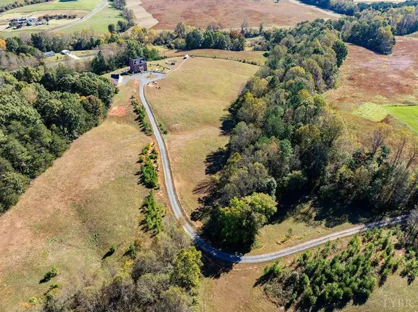 2004 Seven Meadows LN, Appomattox, VA 24522