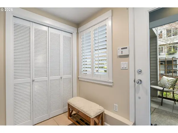 4520 LOWER DR, Lake Oswego, OR 97035