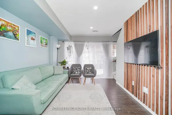 9 Cooperage LN, Ajax, ON L1S 0E8