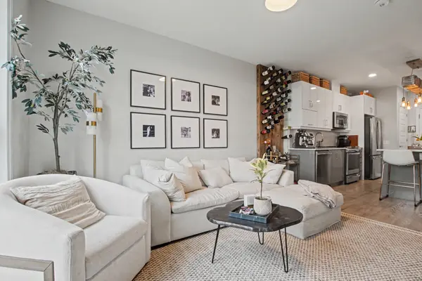 95 Dundas ST W #309, Oakville, ON L6M 5N4