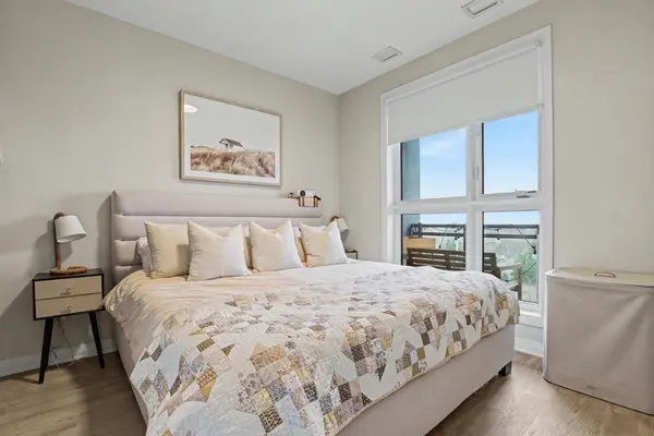 95 Dundas ST W #309, Oakville, ON L6M 5N4