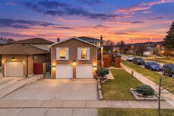 2 Envoy BLVD, Hamilton, ON L8G 4N1