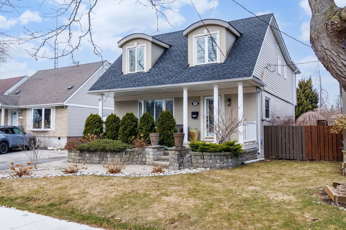 92 Delma DR, Toronto W06, ON M8W 4P1
