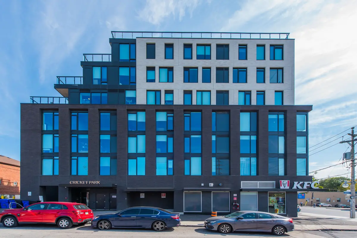 7 Fairbank AVE W #405, Toronto W04, ON M6E 3Y5